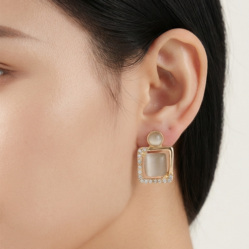 JewelMaze Exclusive Gold Plated Crystal Stone Elegant Earrings 