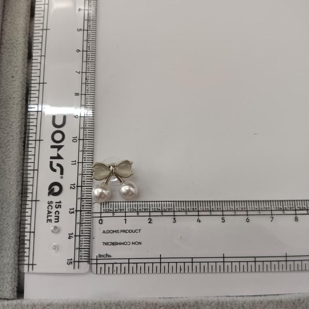 JewelMaze Silver Plated Bow Shape Austrian Stone & Pearl Stud Earrings for Women