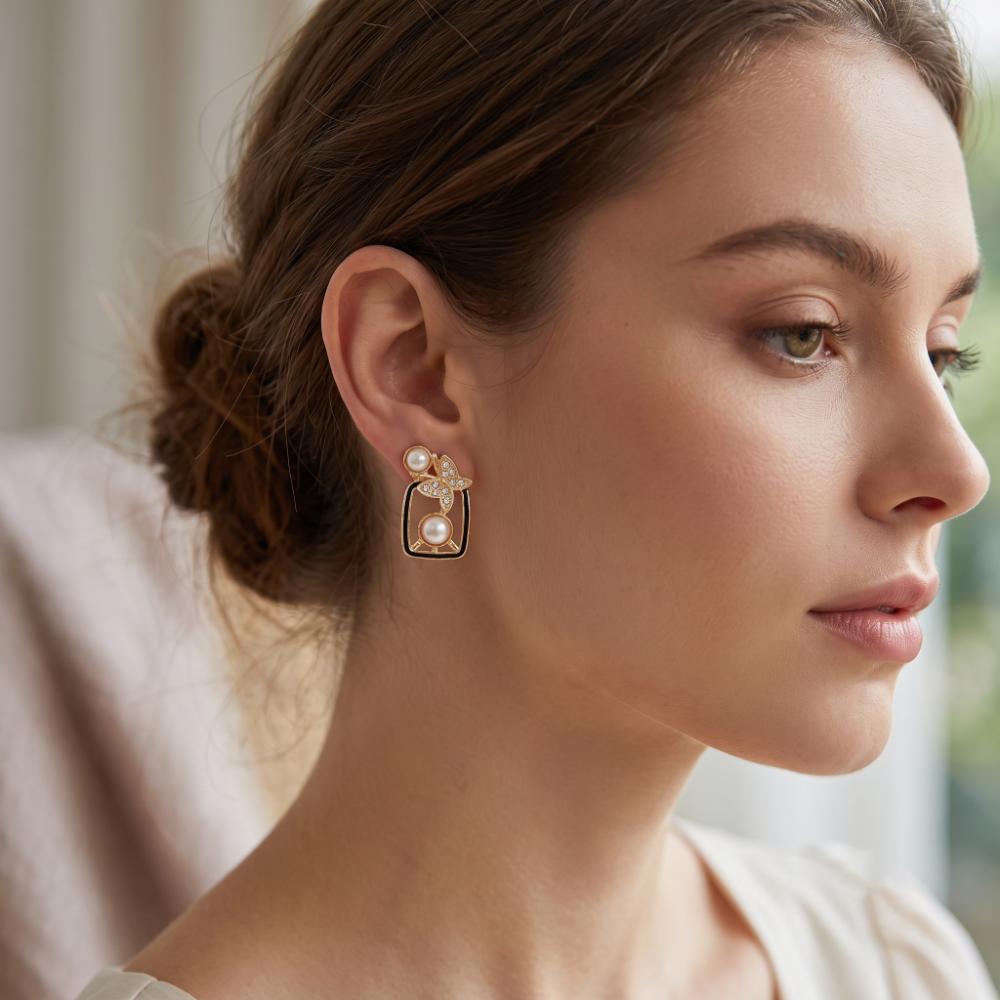 JewelMaze Gold Plated Butterfly Motif Austrian Stone & Pearl Stud Earrings for Women